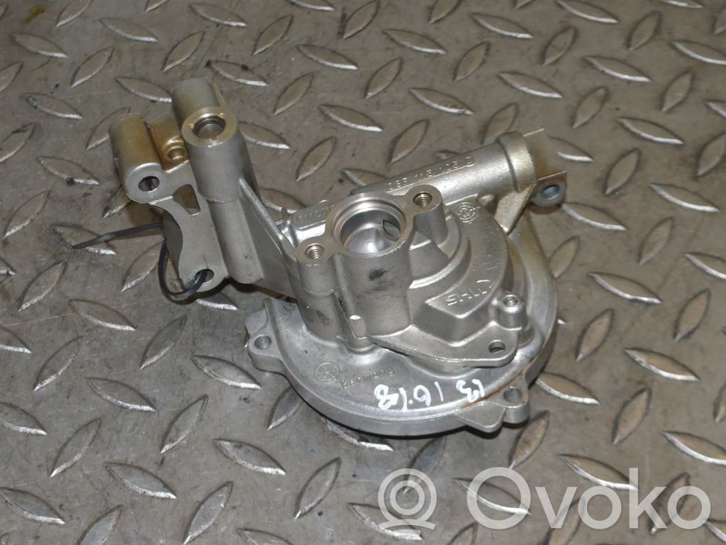 Volkswagen Golf VI Öljypumppu 