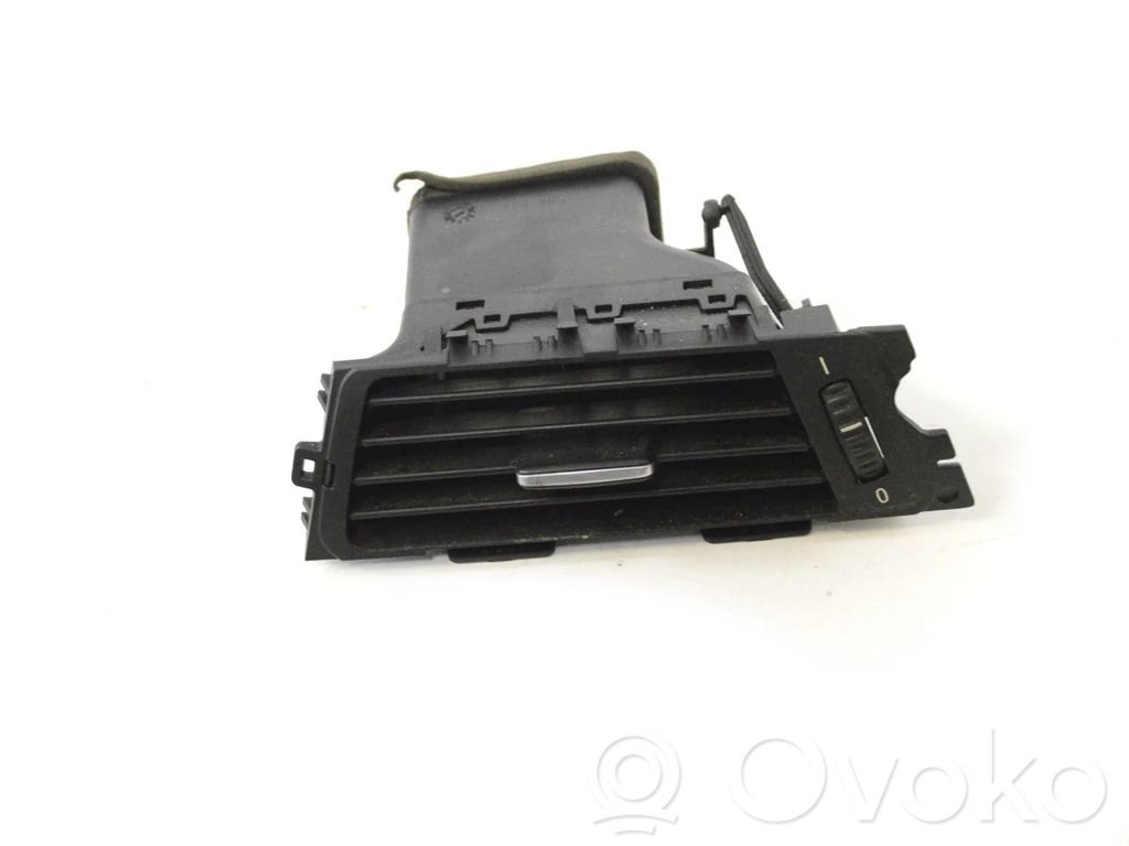 BMW 3 E90 E91 Lango oro grotelės 