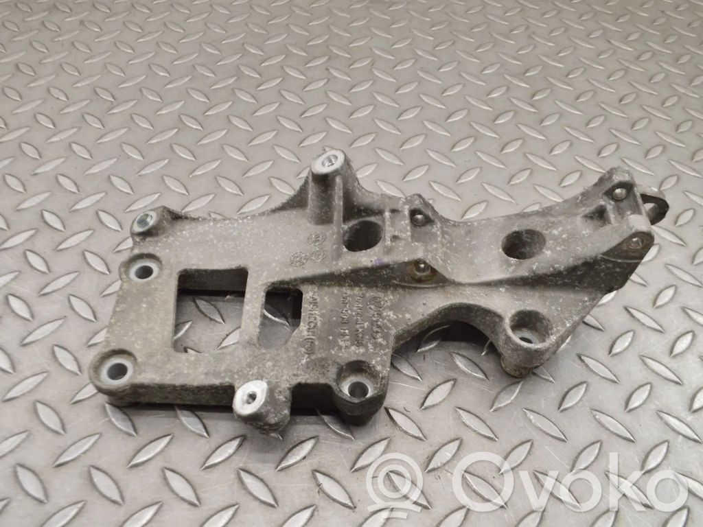 Audi A3 S3 8P Soporte del alternador 