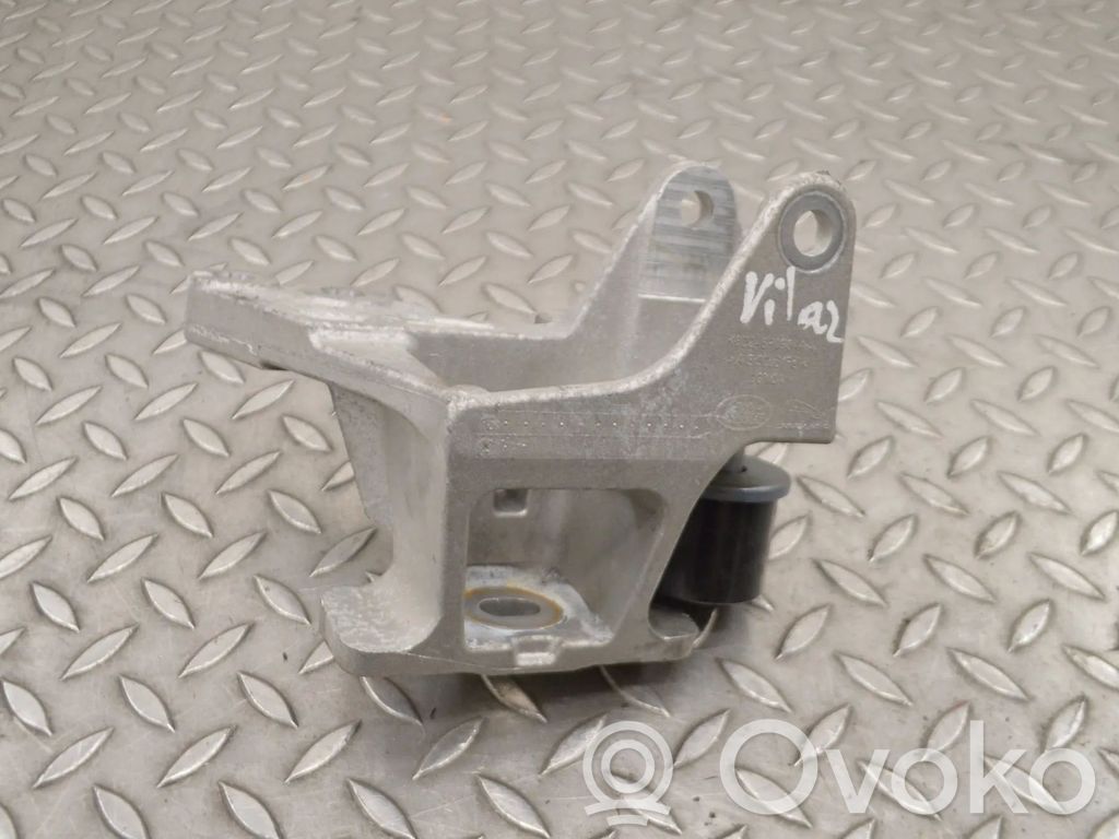 Land Rover Range Rover Evoque L551 Engine mounting bracket 