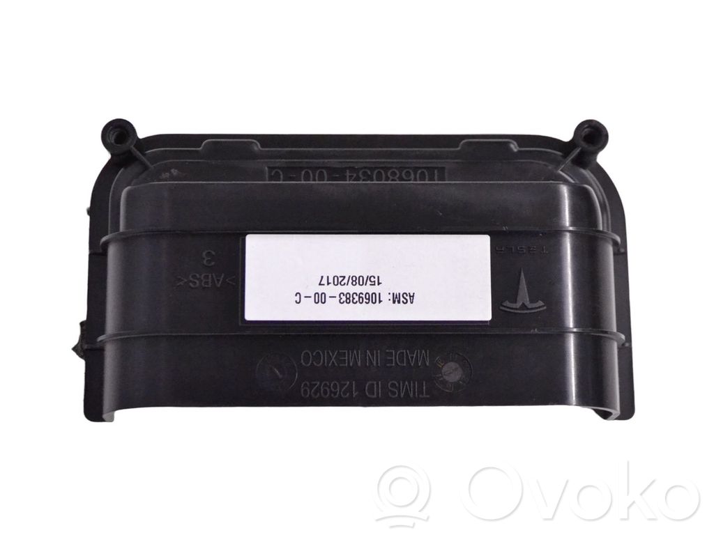 Quarter panel pressure vent   106938300C