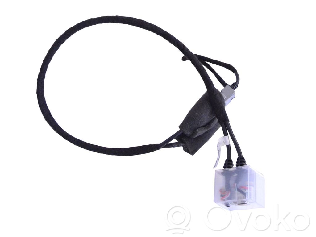 Maserati Ghibli Enchufe conector entrada auxiliar 