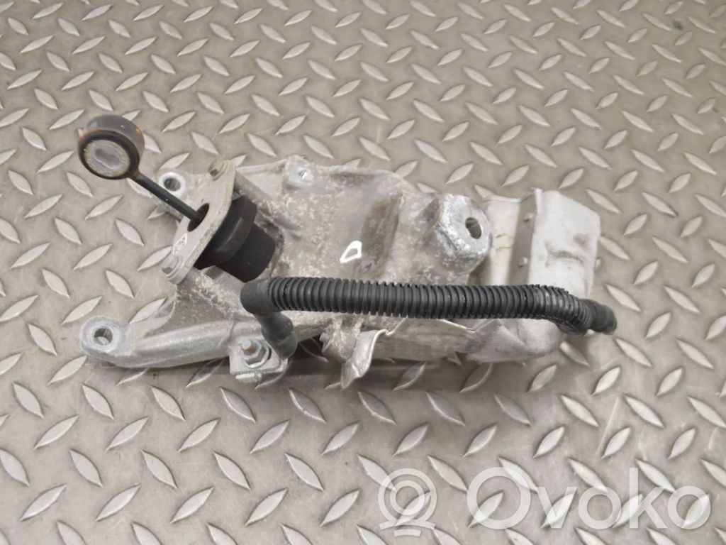 Audi A4 S4 B9 8W Engine mounting bracket 