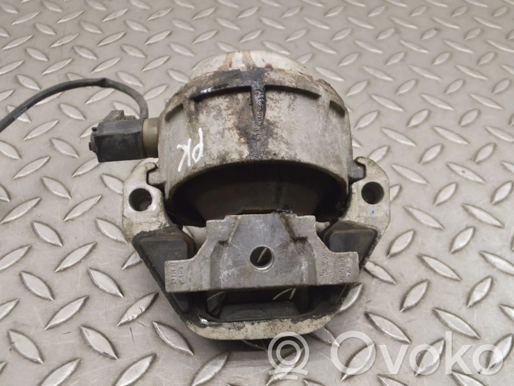 Engine mount bracket