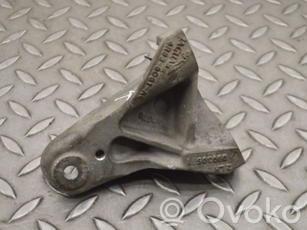 Jaguar XJ X350 Engine mounting bracket 