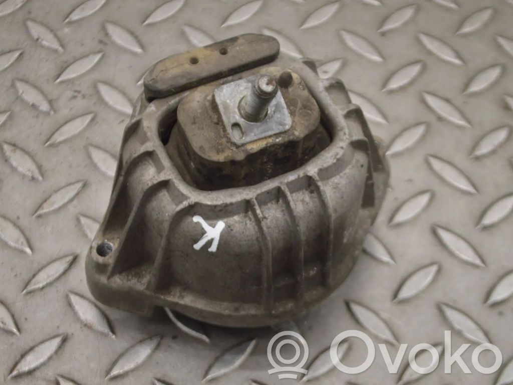 Engine mount bracket   6760330