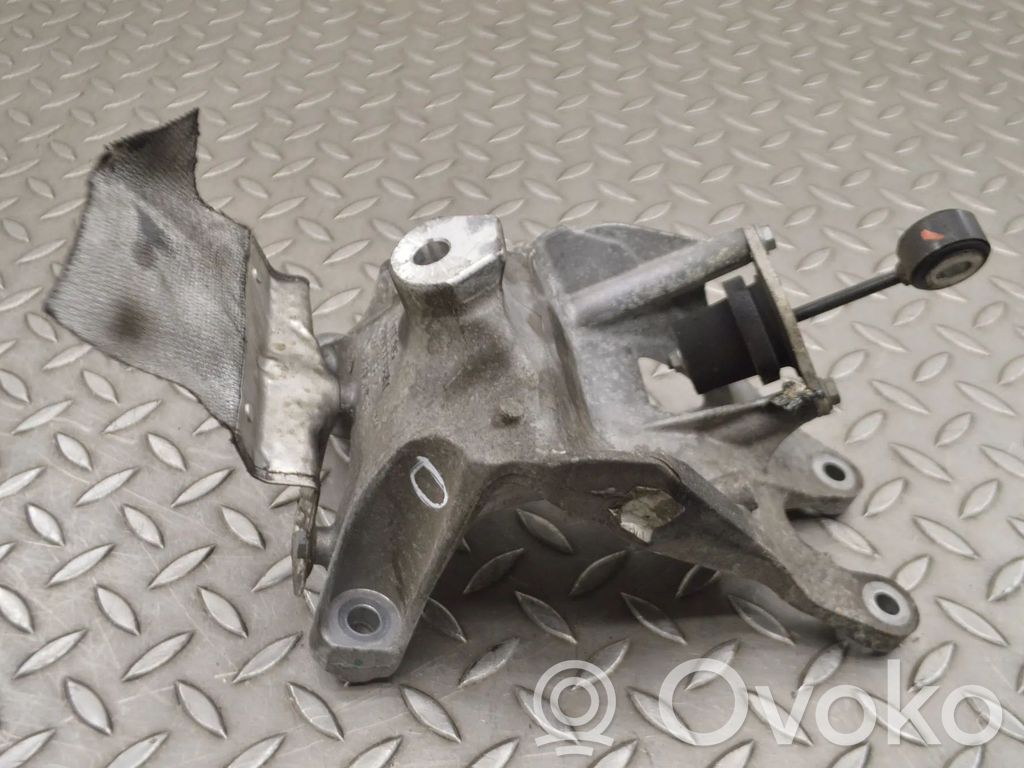 Audi Q7 4M Engine mounting bracket 