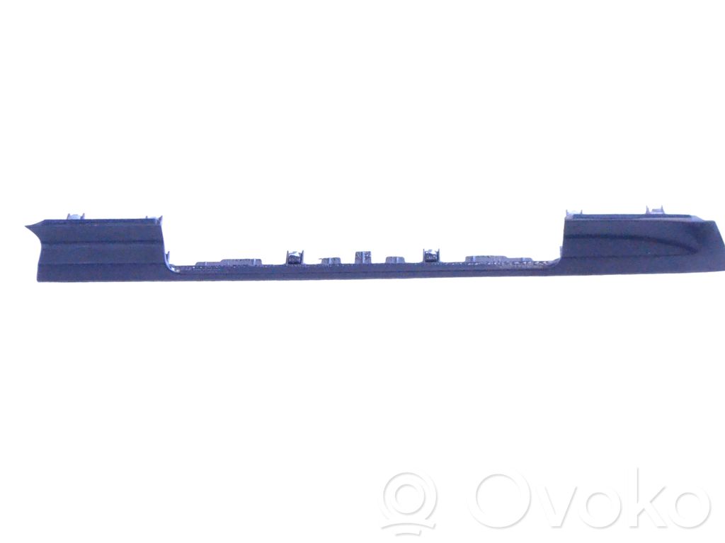 Audi A4 S4 B9 8W Kojelaudan hansikaslokeron lista 