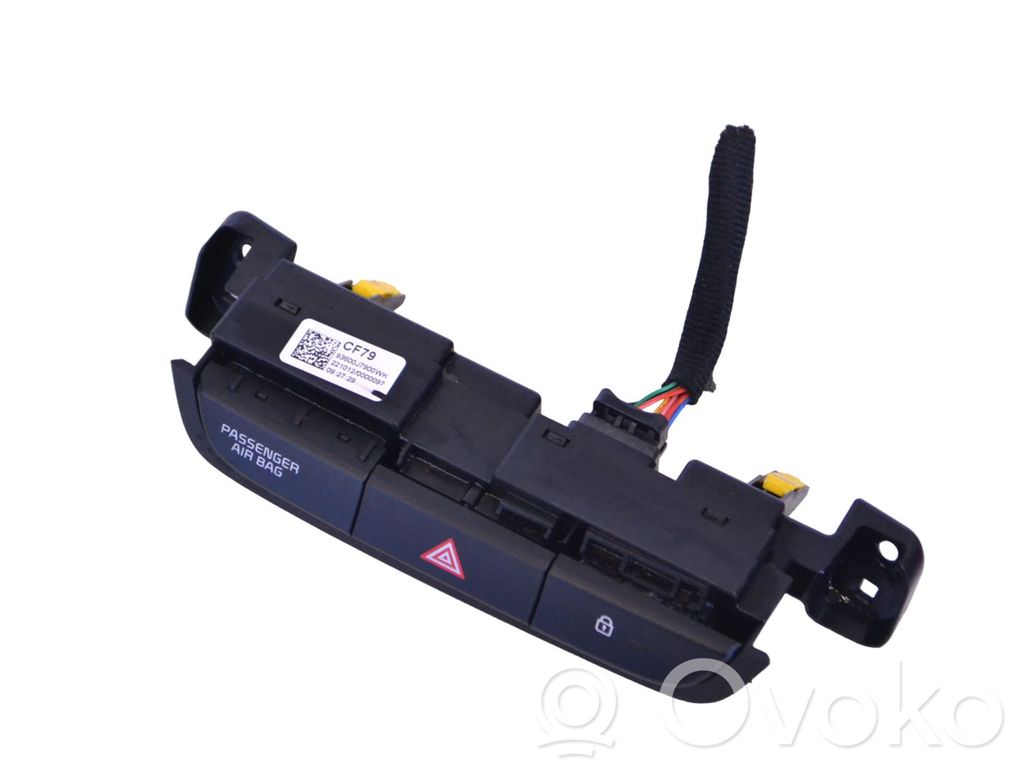 KIA Xceed Botón interruptor de luz de peligro 