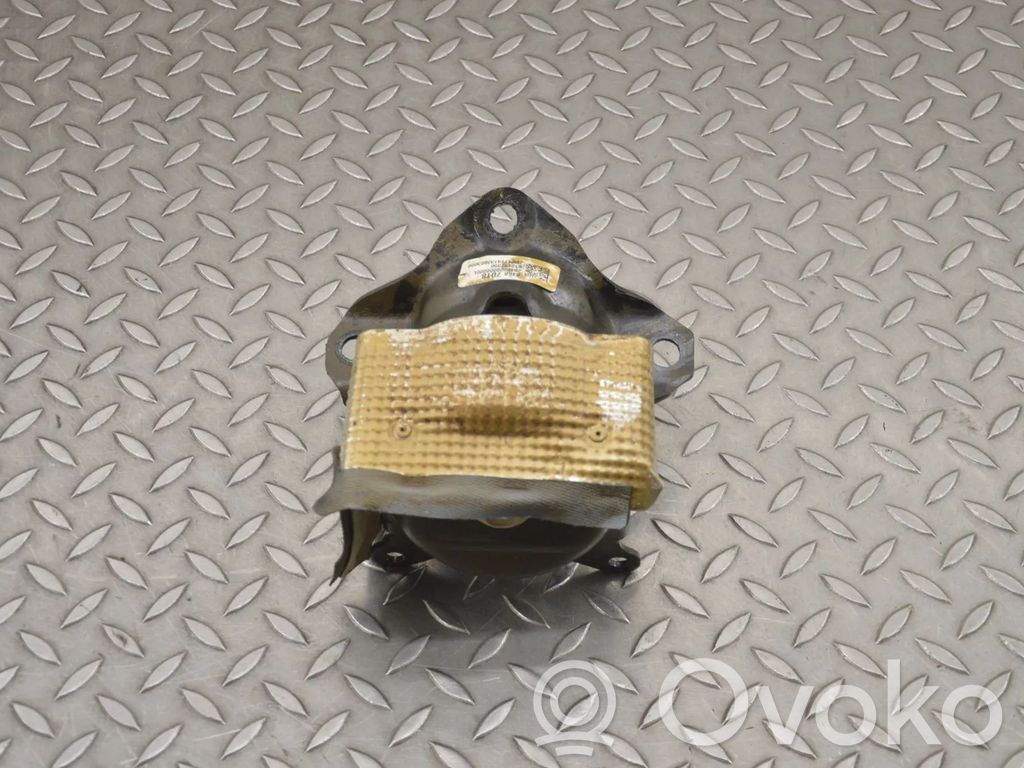 GMC Sierra 1000 Engine mount bracket 