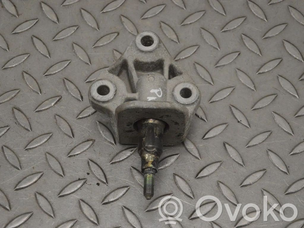 Engine mounting bracket