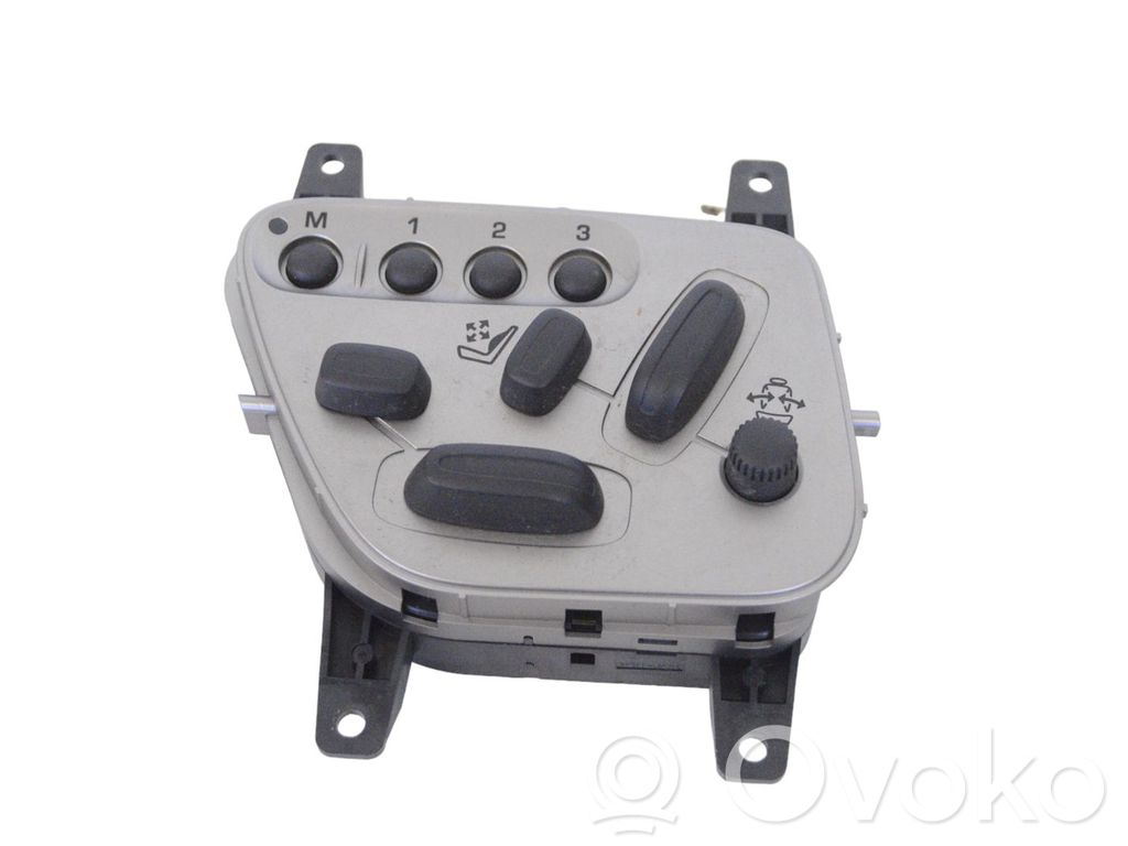 Przyciski sterowania fotela   6W8314B566BF