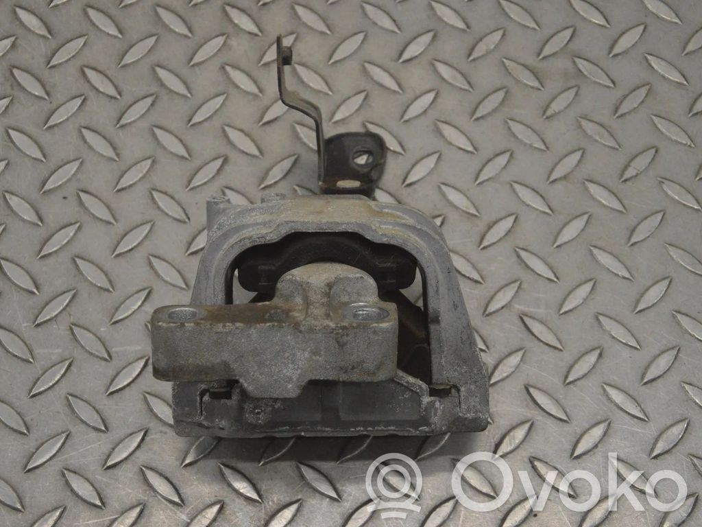 Volkswagen Beetle A5 Engine mount bracket 