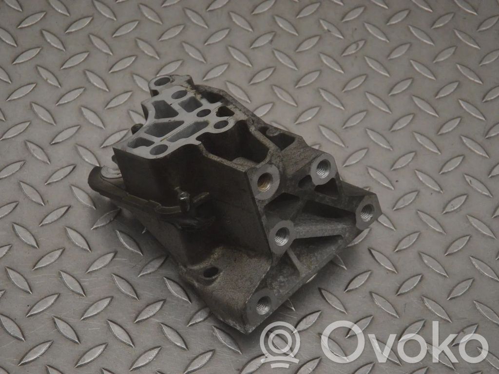 Land Rover Range Rover Evoque L538 Engine mounting bracket 