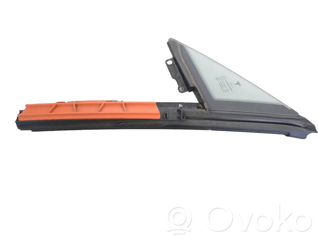 Infiniti M Y51 Front door vent window glass four-door 