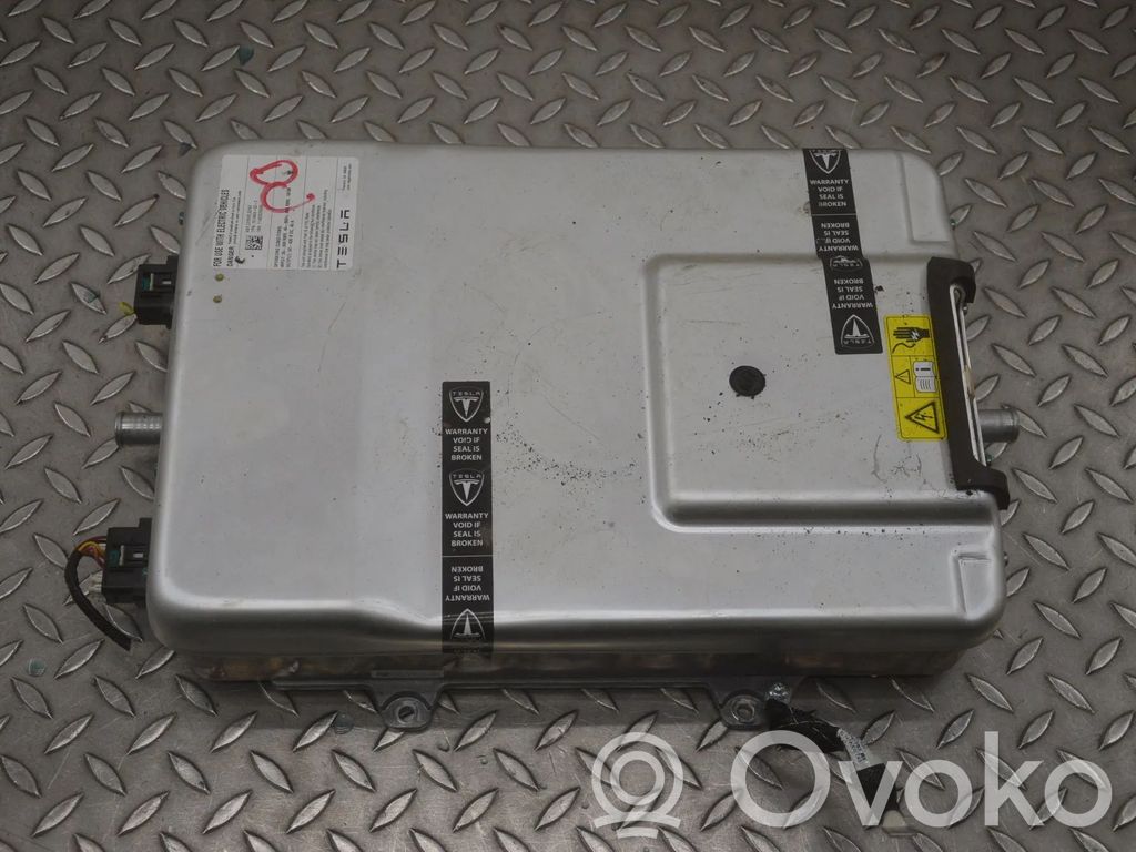 Inversor/convertidor de voltaje   101496300C