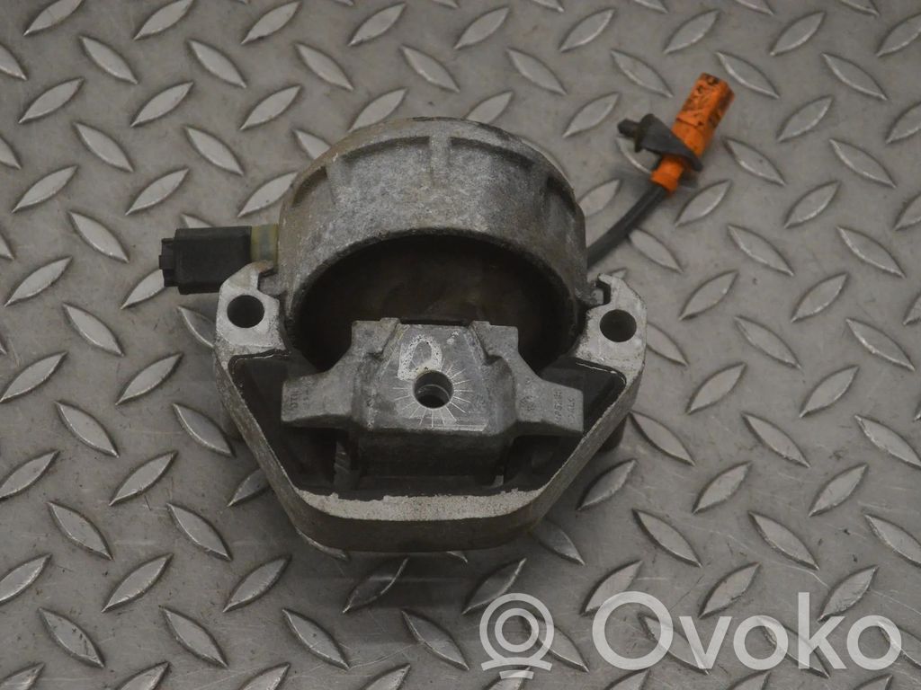 Engine mount bracket
