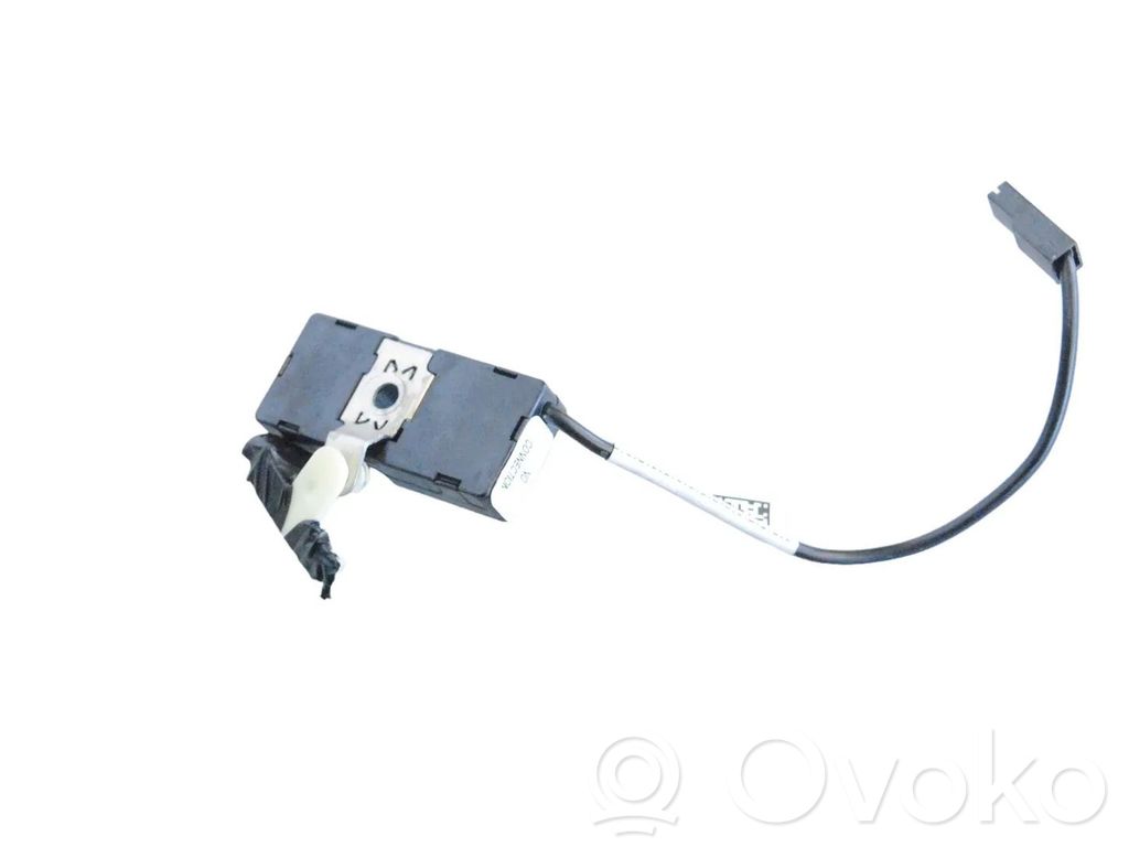Tesla Model X Antenas pastiprinātājs 