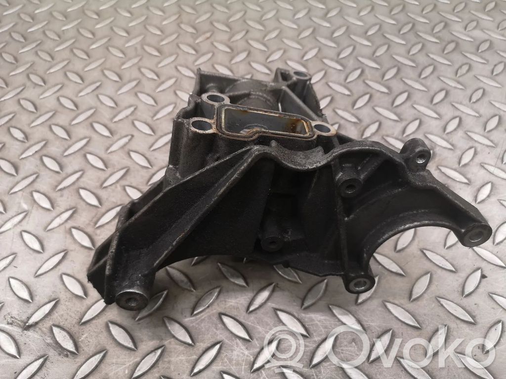 Audi A5 8T 8F Power steering pump mounting bracket 