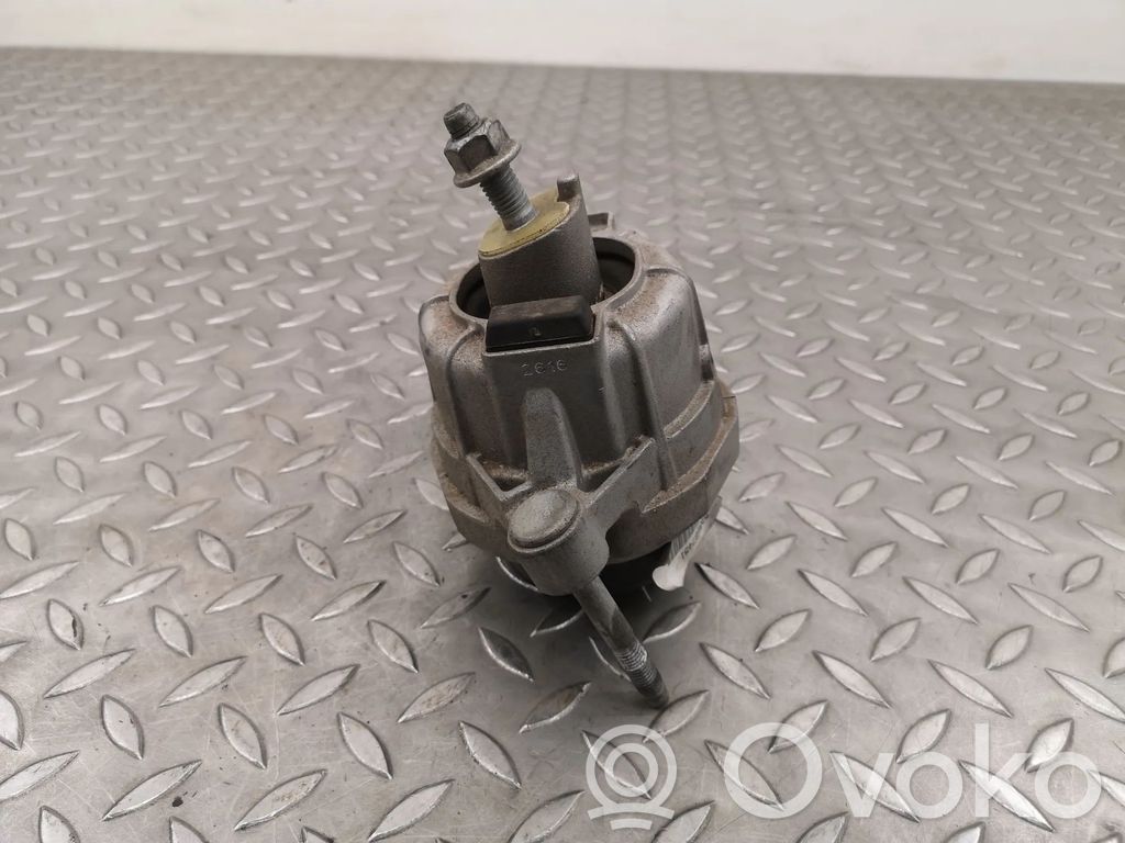 Engine mount bracket   S23187451