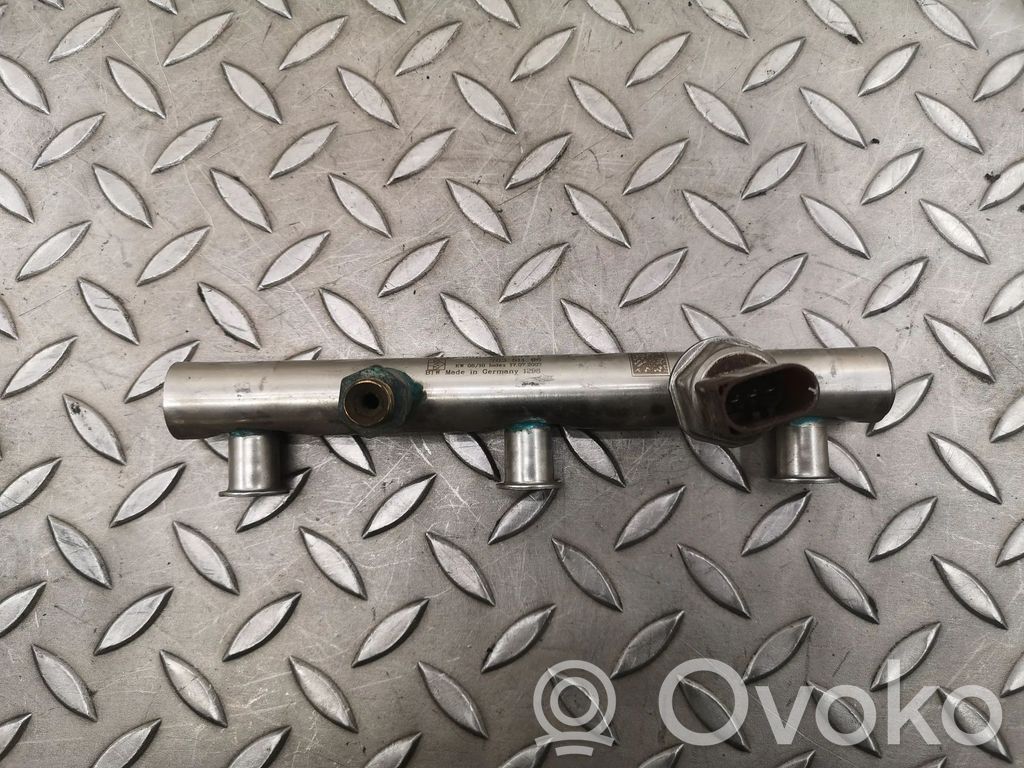Audi A5 8T 8F Listwa wtryskowa 