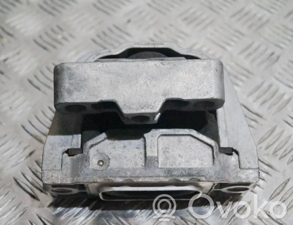 Volkswagen Golf V Engine mount bracket 