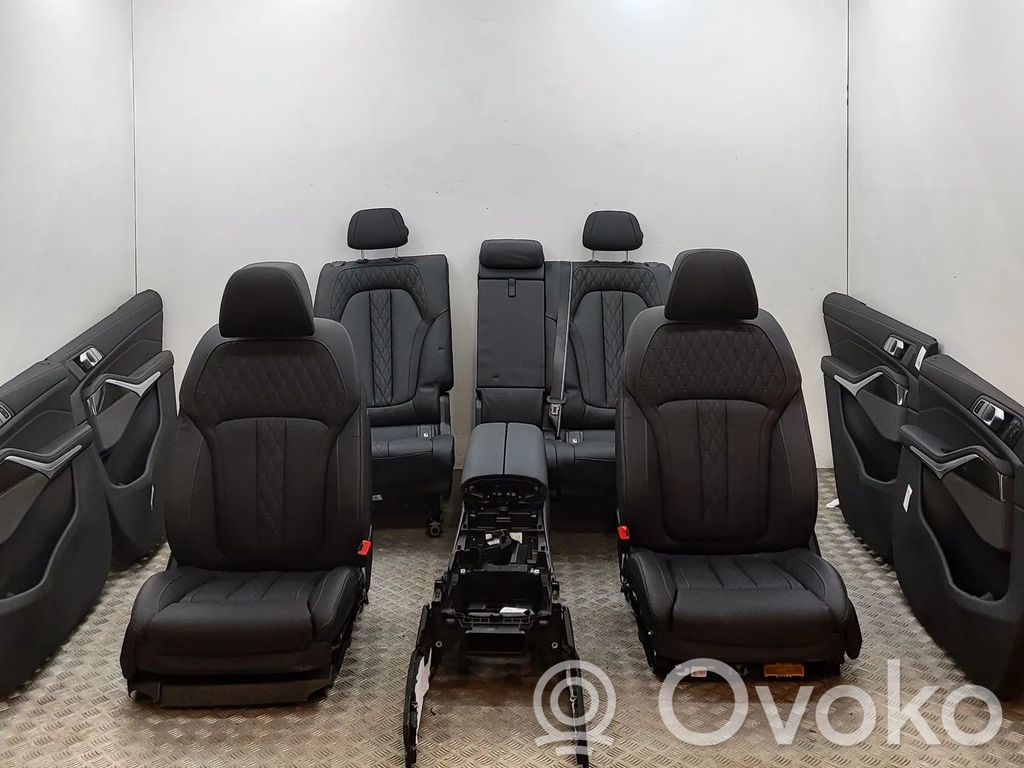 BMW X7 G07 Tapicerka / Komplet 