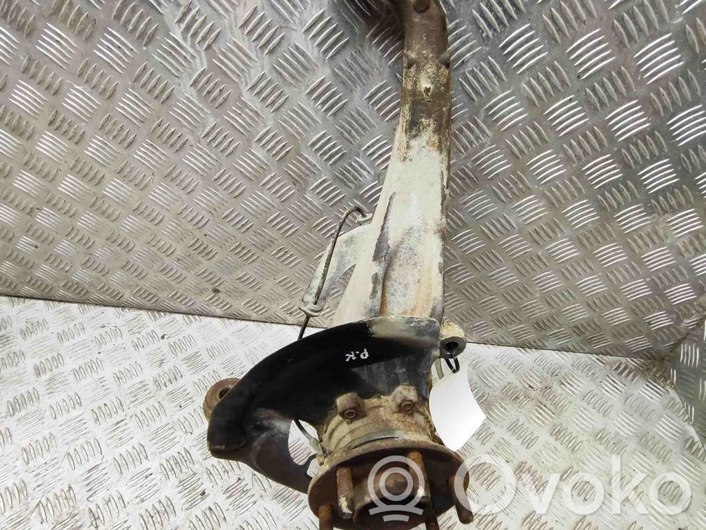 Nissan NP300 Piasta koła przedniego 
