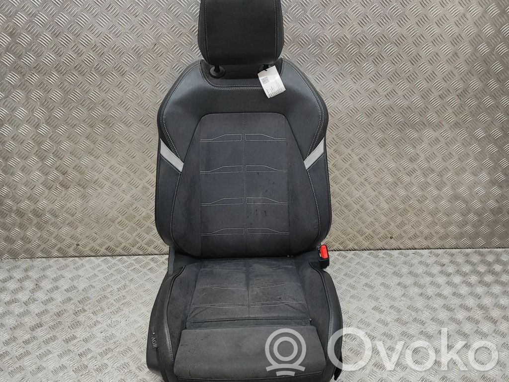 Etumatkustajan istuin   9832588780