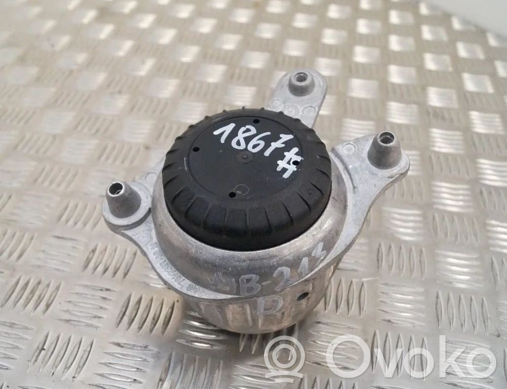 Mercedes-Benz E W213 Engine mount bracket 