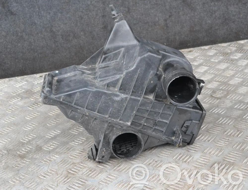 Nissan Note (E11) Air filter box 