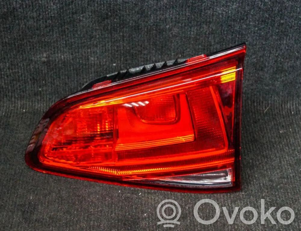 Lampy tylnej klapy bagażnika   90052129A,5G0945094AD