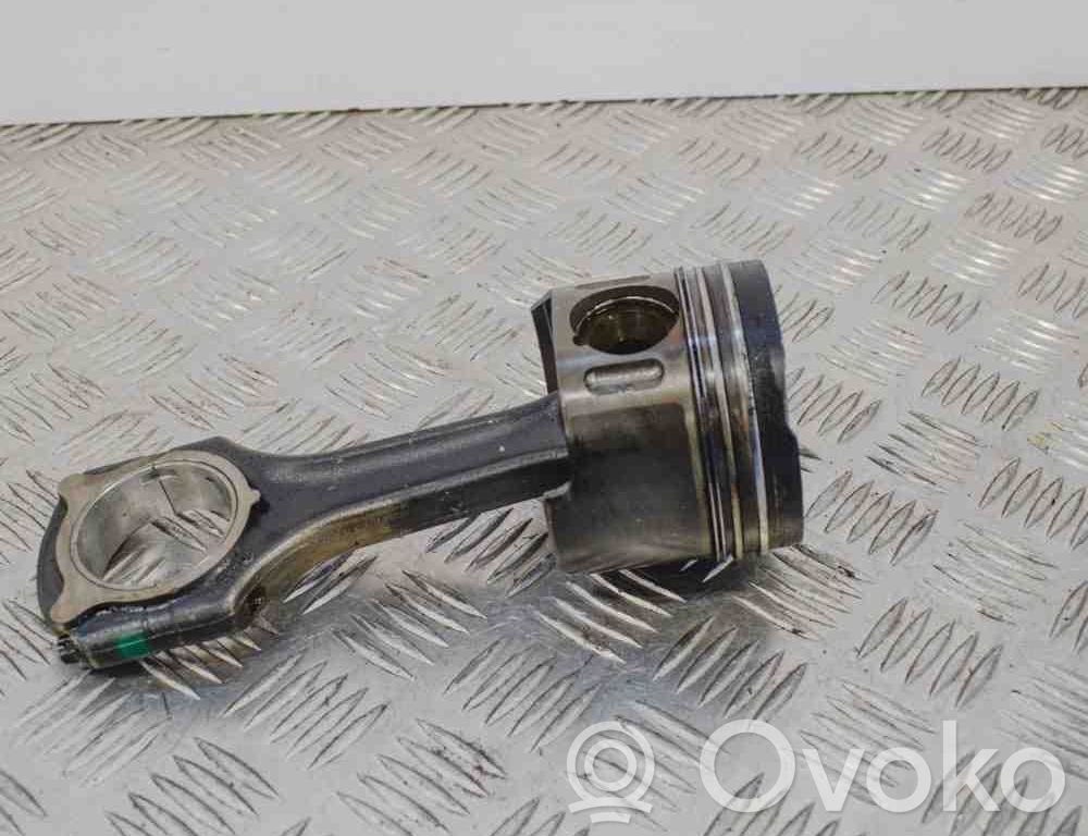Mercedes-Benz E W210 Piston 