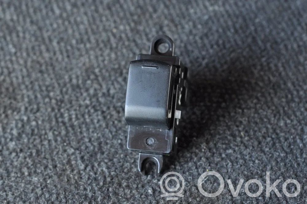 Nissan Note (E11) Electric window control switch 