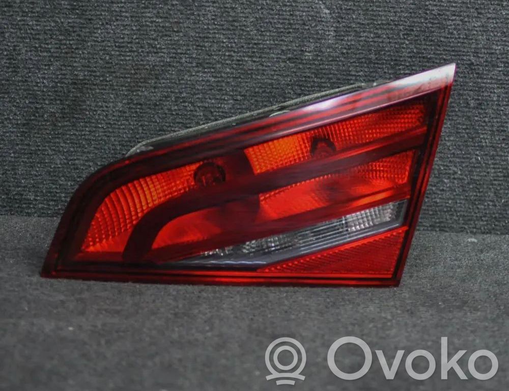 Tailgate rear/tail lights