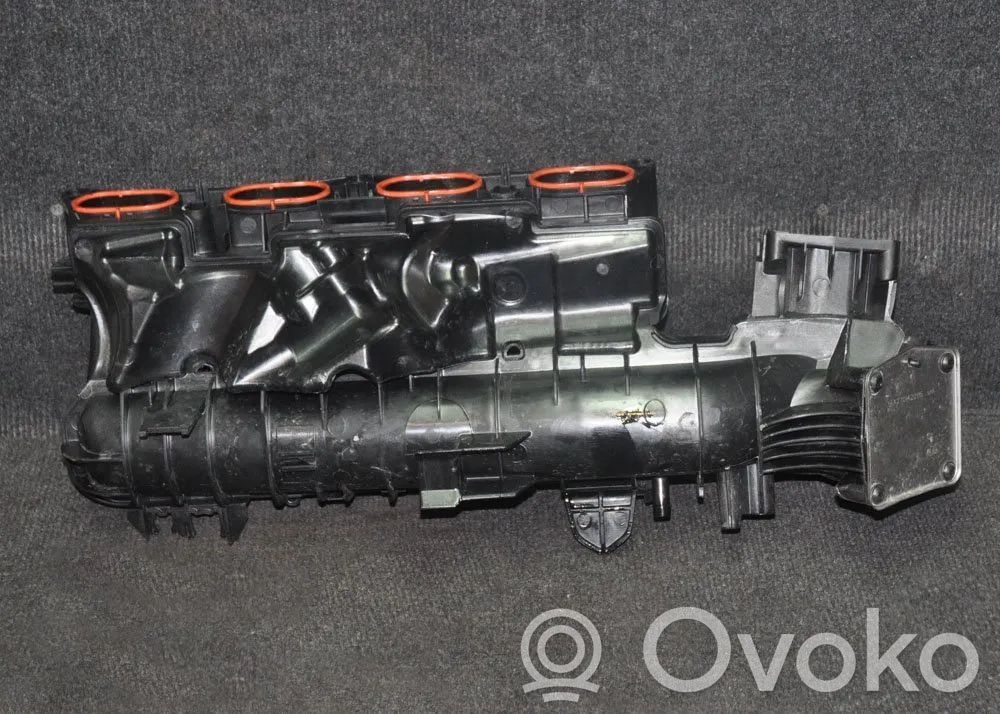 Mercedes-Benz A W176 Collettore di aspirazione