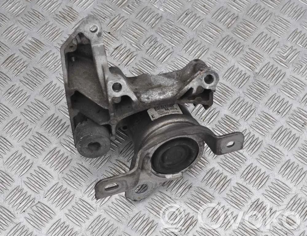Engine mount bracket   8G9N6F012BB