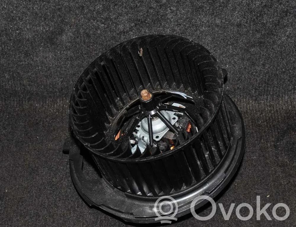 Volkswagen PASSAT B7 Ventilator aerotermă