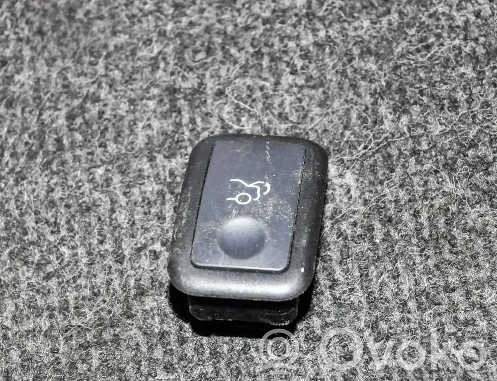 Mercedes-Benz C W204 Przycisk otwierania klapy bagażnika 