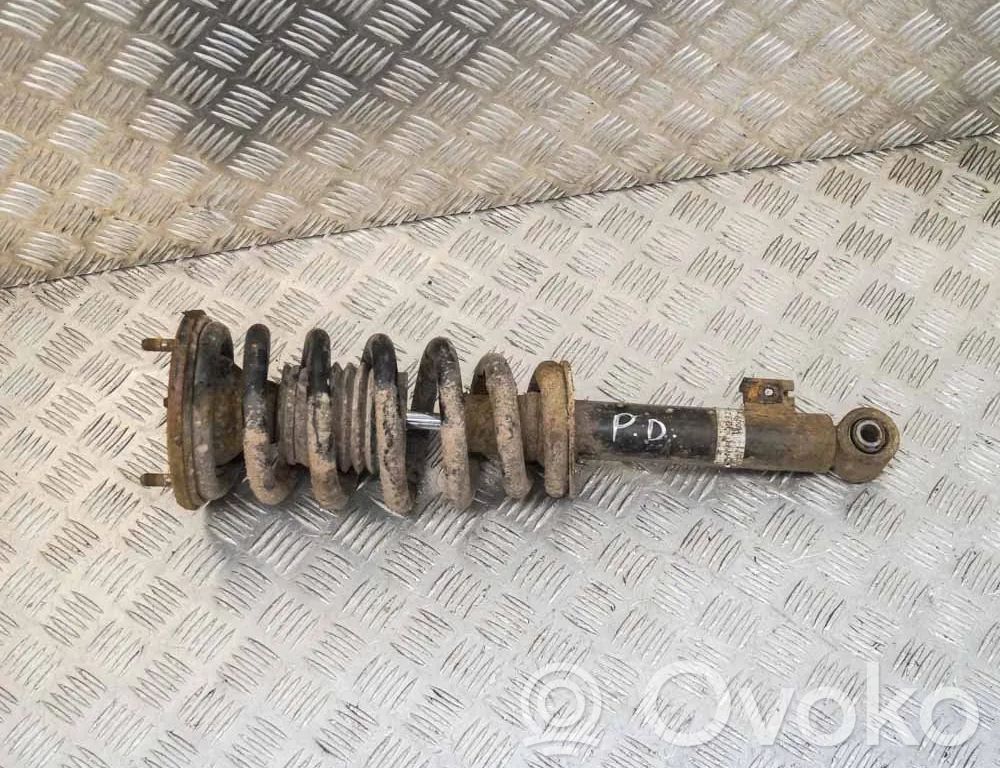 Mitsubishi L200 Priekšpusē amortizators 