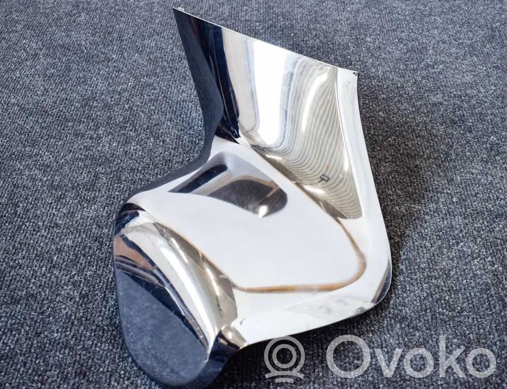 Tesla Model X Kita salono detalė 