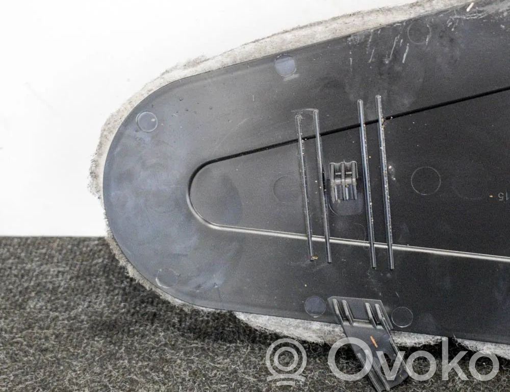 BMW 5 F10 F11 Alte piese compartiment motor 