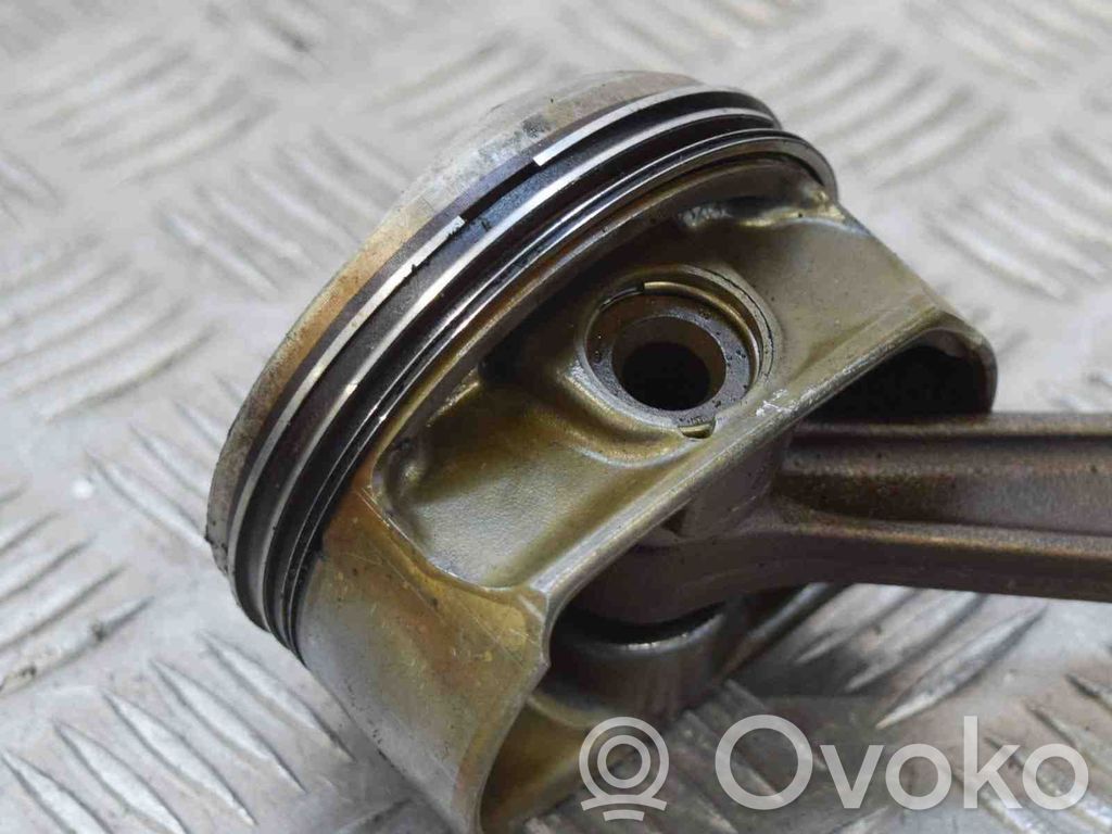 BMW 7 E65 E66 Piston 