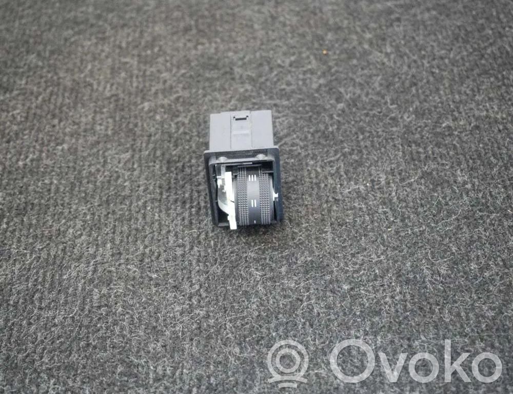 Muut laitteet   8K0941301A