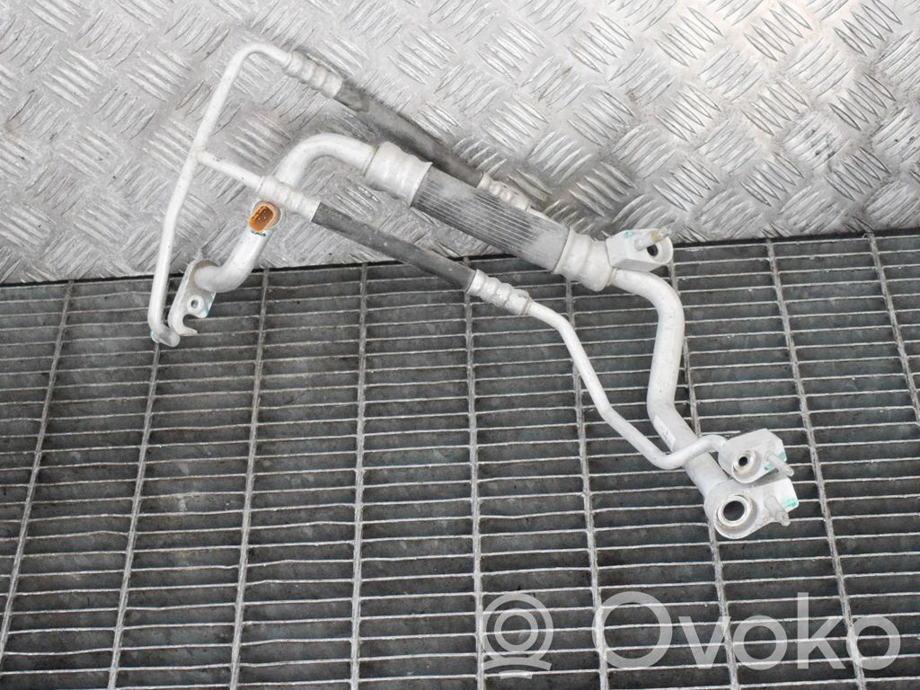 Tesla Model X Ilmastointilaitteen putki (A/C) 