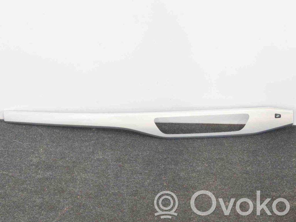 Audi A4 S4 B9 8W Kojelaudan hansikaslokeron lista 