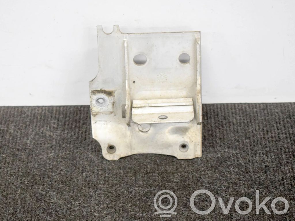 BMW 7 F01 F02 F03 F04 Staffa del pannello di supporto del radiatore 