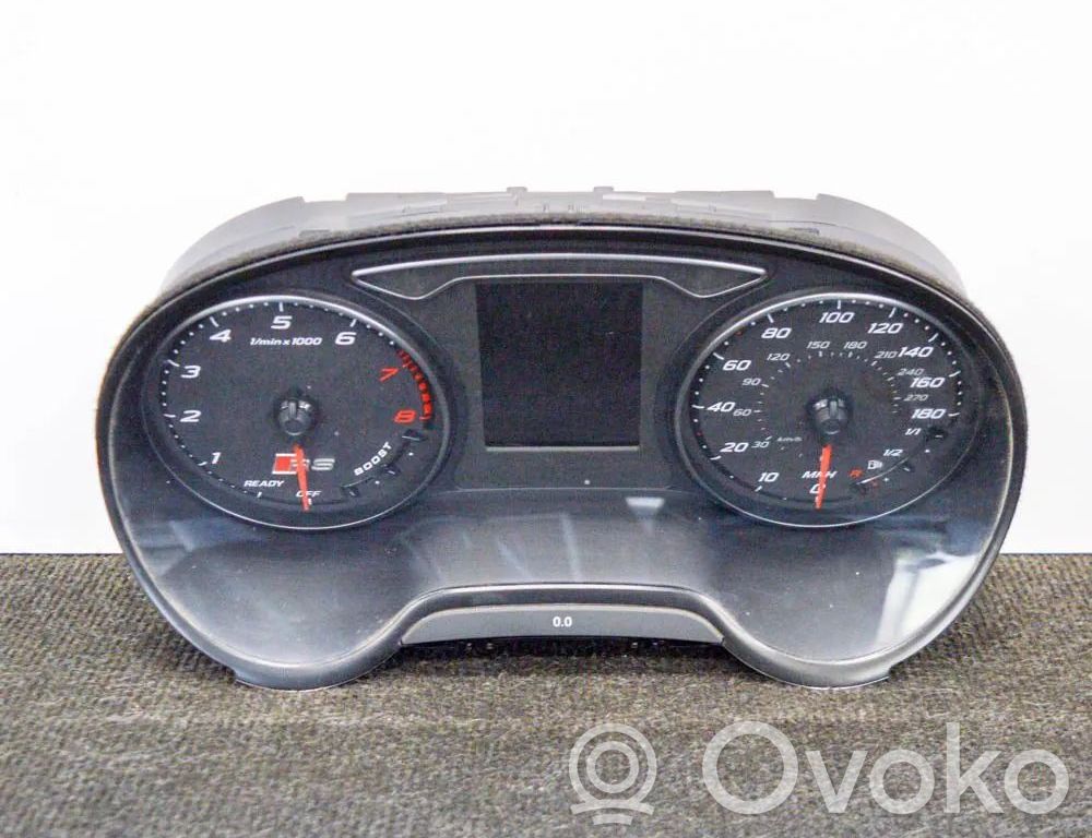 Audi RS3 Geschwindigkeitsmesser Cockpit 