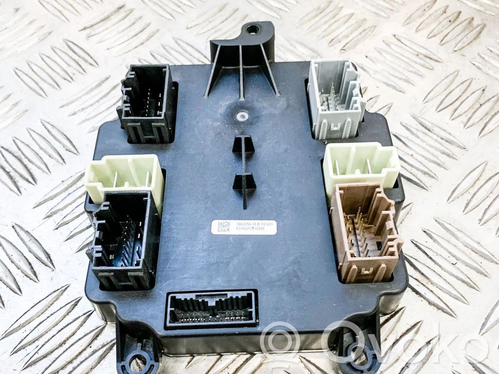 Tesla Model X Door control unit/module 