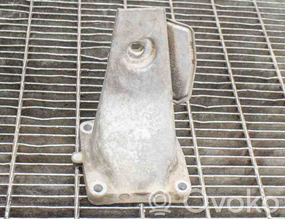 BMW 5 E60 E61 Engine mounting bracket 